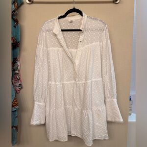 🎉🎉White Eyelet Tunic Blouse